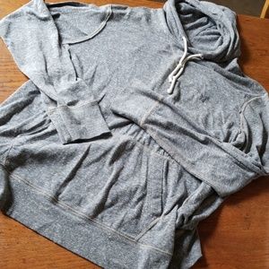 EUC grey mens hoodie